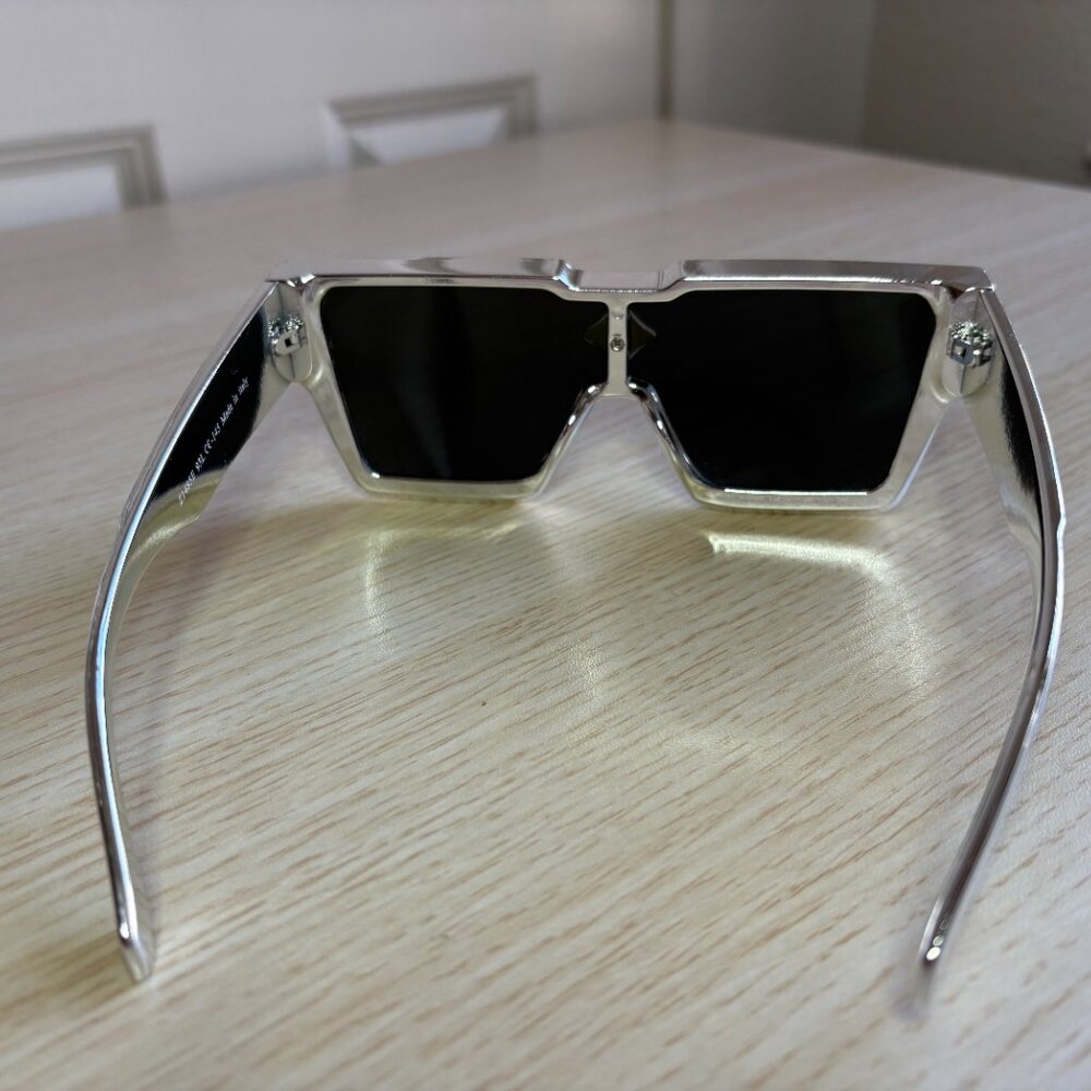 Premium Silver Cyclone Sunglasses - Bold and Stylish Frame with Gold Detailing - Picture 3 of 7